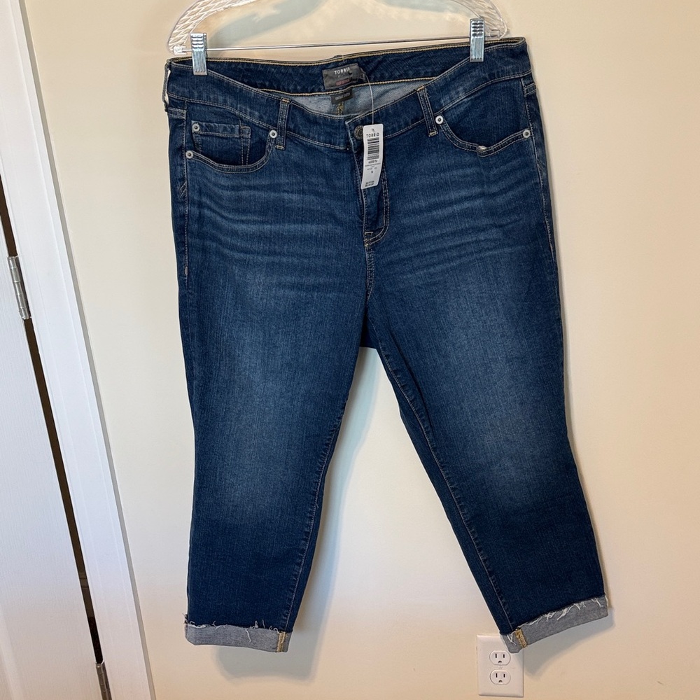 Torrid Women’s Crop Boyfriend Vintage Stretch Blue Ankle Jeans / Size 16 / NWT